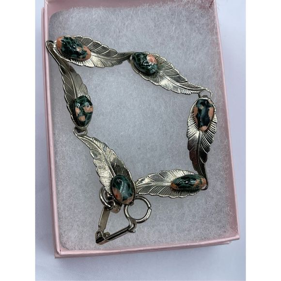 Vintage Jewelry - 1979’s/80’s silver feather link bracelet with Preseli bluestone .